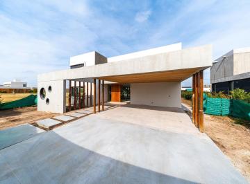Casa · 270m² · 7 Ambientes · 2 Cocheras · Casa de Diseño a Estrenar en Vida