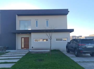 Casa · 210m² · 5 Ambientes · 2 Cocheras · Casa a Estrenar en Exclusivo Barrio Ceibos de Puertos del Lago