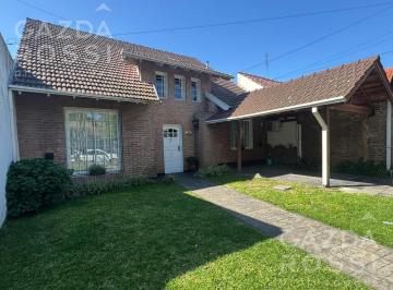 Casa · 180m² · 5 Ambientes · 2 Cocheras · Casa en Venta
