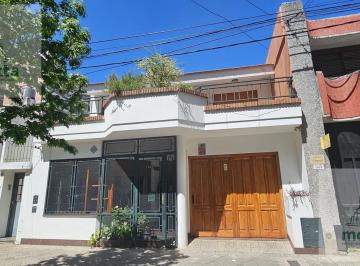 Casa · 224m² · 6 Ambientes · 1 Cochera · Casa de Dos Plantas con Terraza y Estudio Apta Crédito