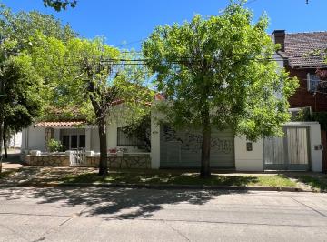 Casa de 4 ambientes, San Isidro · Martínez, Casa en 1 Planta con 4 Ambientes. Patio y Garaje. Excelente Estado.