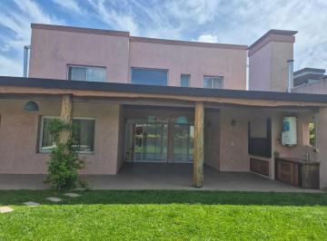 Casa · 260m² · 6 Ambientes · 2 Cocheras · Casa en Alquiler en La Lonja, Pilar, G. B. a. Zona Norte