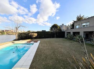 Casa · 240m² · 5 Ambientes · 2 Cocheras · Venta Casa 5 Ambientes - Barrio La Comarca - a La Laguna