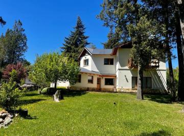 Casa · 256m² · 4 Ambientes · 1 Cochera · Casa en Venta de 4 Ambientes en Bariloche