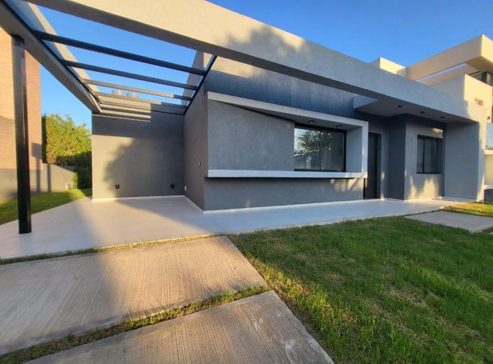 Casa · 178m² · 5 Ambientes · 1 Cochera