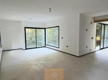 Casa · 230m² · 8 Ambientes · Casa en Villa Warcalde