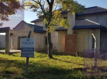 Casa · 5 Ambientes · Casa en Jauregui Jose Maria
