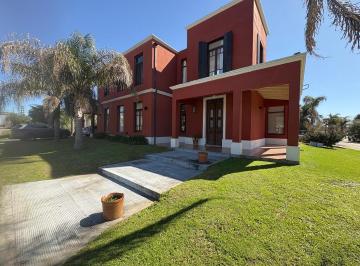 Casa · 266m² · 4 Ambientes · 4 Cocheras · Casa en Venta, 4 Ambientes, Barrio Privado Altos del Sol.