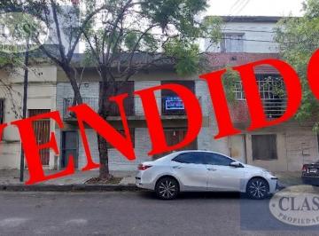 Casa · 235m² · 5 Ambientes · 2 Cocheras · Casa en Venta en Boedo - Lote Propio 9x30