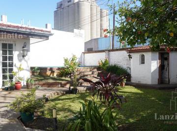 Casa · 200m² · 5 Ambientes · 1 Cochera · Casa 5 Ambientes con Pileta en Lanús