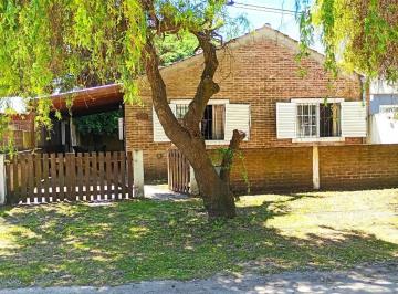 Casa · 90m² · 2 Dormitorios · 2 Cocheras · Chalet Alquiler 12 Meses - 3 Cuadras del Mar