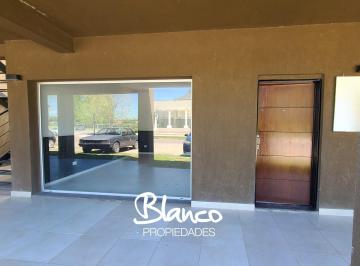 Local comercial · 33m² · 1 Cochera · Local en Alquiler en Pilar, G. B. a. Zona Norte, Argentina