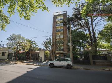 Frente · Departamento en Bernal