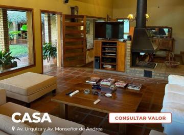 Casa · 337m² · 4 Ambientes · 8 Cocheras · Casa de 3 Habitaciones en Venta – Posadas