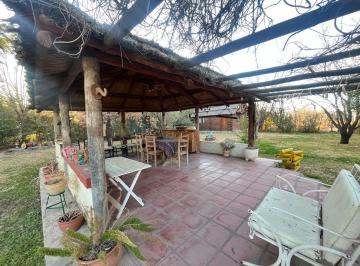 Casa · 250m² · 5 Ambientes · 2 Cocheras · Propiedad en Venta. Cquimbito. Maipu. Camino del Vino.