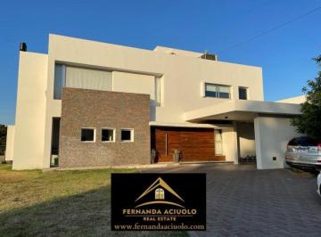 Casa · 363m² · 7 Ambientes · 1 Cochera · Importante Casa con Vista Al Golf en El Venado