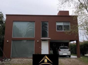 Casa · 140m² · 4 Ambientes · 2 Cocheras · Linda Casa con Piscina en Venta en Venado 1