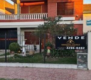 Casa · 280m² · 6 Ambientes · 3 Cocheras · Importante Chalet de Dos Plantas en Monte Grande