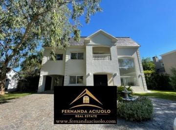 Casa · 235m² · 4 Ambientes · 4 Cocheras · Linda Casa en El Country El Lauquen