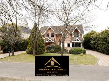 Casa · 350m² · 6 Ambientes · 6 Cocheras · Hermoso Chalet en Venta en El Country El Lauquen
