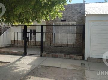 Casa · 150m² · 6 Ambientes · 1 Cochera · Casa en Cipolletti