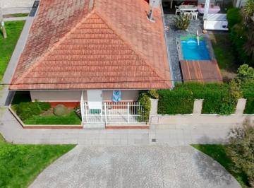 Casa de 3 ambientes, Mar del Plata · Casa con Piscina en Barrio San Carlos