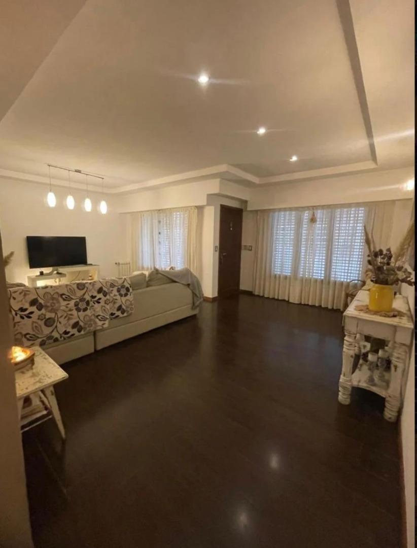 Casa 6 amb, 220m² en San Carlos con gran parque y 2 cocheras