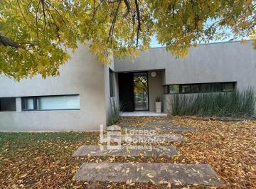 Casa · 1000m² · 4 Ambientes · Haras Santa Maria Alquiler