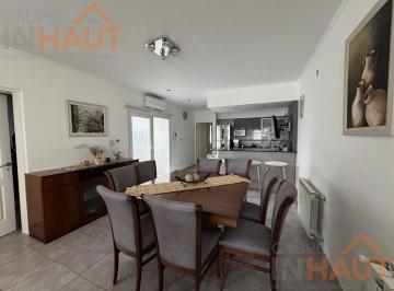 Casa · 400m² · 5 Ambientes · 1 Cochera · Casa - General Fernandez Oro