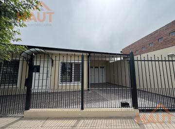 Casa · 400m² · 5 Ambientes · 1 Cochera · Casa - General Fernandez Oro
