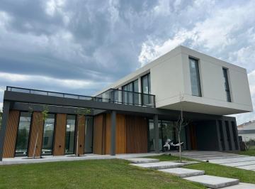 Casa · 290m² · 6 Ambientes · 1 Cochera · Casa en Alquiler en La Diligencia, Pilara, Pilar
