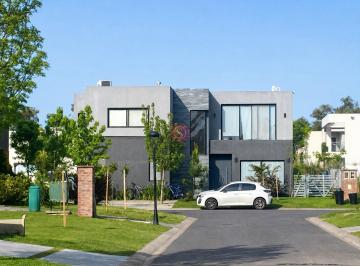 Casa · 260m² · 5 Ambientes · 1 Cochera · Casa en Venta en Lagoon Pilar, Pilar, G. B. a. Zona Norte