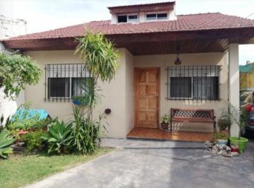 MBM-MBM-105_2 · Casa 3 Ambientes con Pileta