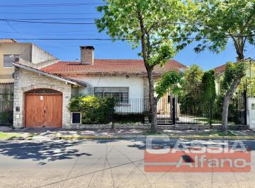 Casa · 280m² · 5 Ambientes · 1 Cochera · Casa - Temperley
