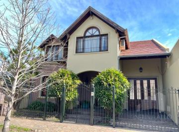 Casa · 296m² · 5 Ambientes · 3 Cocheras · Venta Casa 5 Ambientes en Castelar Norte