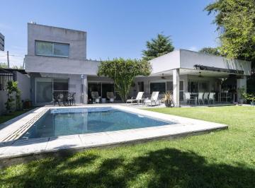 Casa · 177m² · 5 Ambientes · 2 Cocheras · Casa en Venta en City Bell