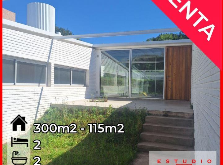 Casa · 120000m² · 6 Ambientes · 1 Cochera