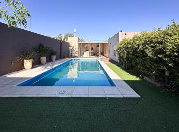 Casa · 234m² · 5 Ambientes · 1 Cochera · Venta/permuta - Casa de 3 Dorm., Cochera, Galería y Jardín con Pileta - Cañada de Gomez