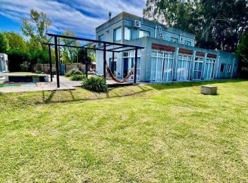 Casa · 300m² · 5 Ambientes · 2 Cocheras · Casa en La Caleta de 5 Ambientes