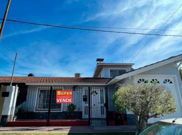Casa de 4 ambientes, Quilmes · Casa en Dos Plantas con 3 Habitaciones