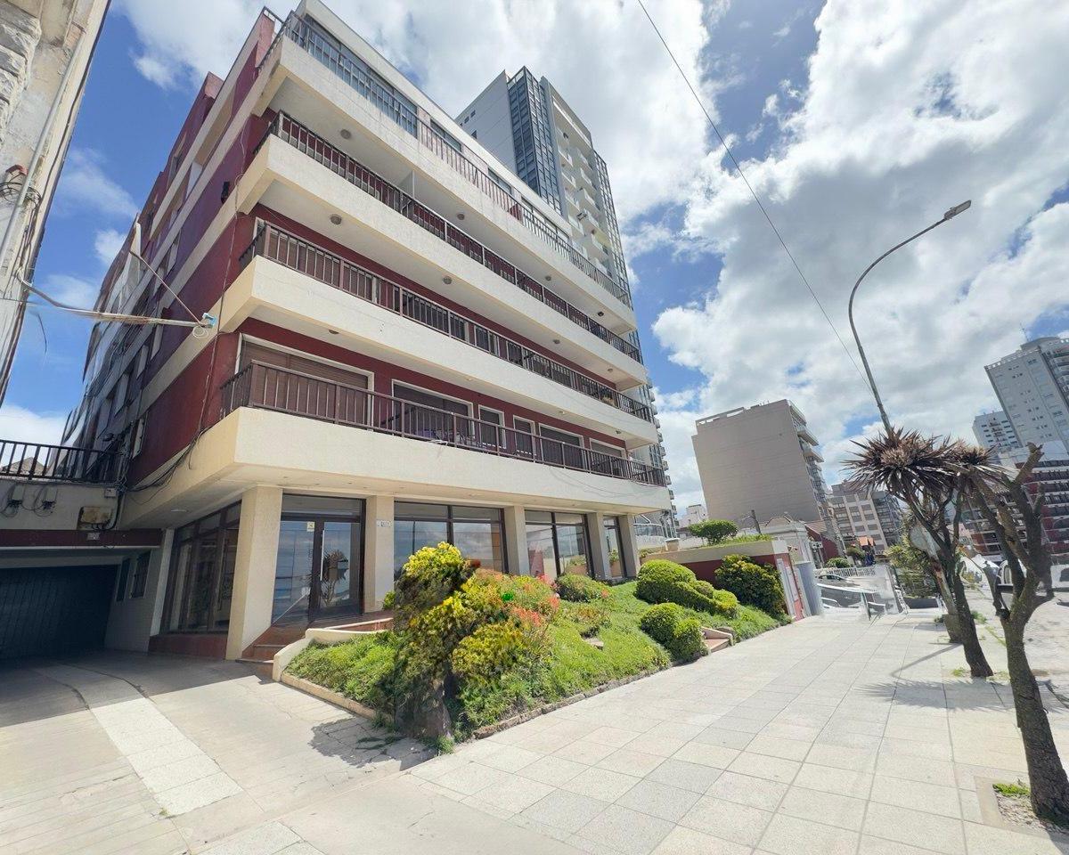 Departamento de 2 ambientes con cochera y baulera