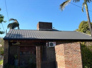 Casa · 130m² · 4 Ambientes · 1 Cochera · Exelente Casa Modernizada en Barrio Judiciales