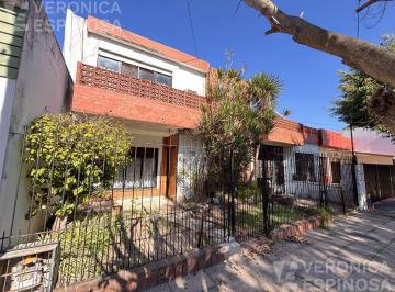 Casa · 172m² · 4 Ambientes · 2 Cocheras · Casa de Cuatro Ambientes en Venta, Moron Sur