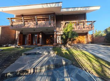 Casa de 4 ambientes, Córdoba · Monumental / / en Excelente Estado / / Recibo Departamento!