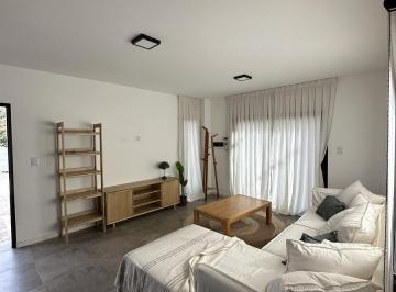Casa · 104m² · 3 Ambientes · 2 Cocheras · Casa 2 Dorm. en Villa Allende, con Patio, Cochera, Seguridad y Amenities (E53)