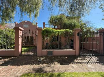 Casa · 178m² · 5 Ambientes · 2 Cocheras · Venta Casa 4 Amb Cochera Jardin y Pileta