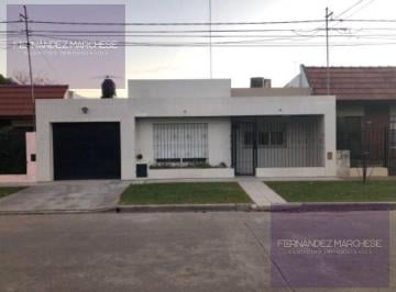 Casa · 194m² · 5 Ambientes · 1 Cochera · Casa en Lujan