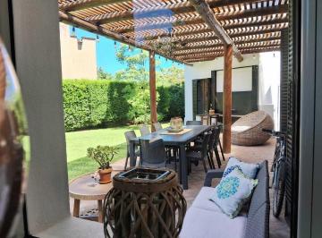 Casa · 250m² · 7 Ambientes · 2 Cocheras · Casa en Alq. Temporario Ubicado en Santa Barbara, Tigre, G. B. a. Zona Norte