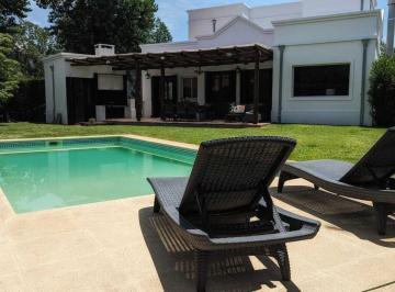 Casa · 200m² · 7 Ambientes · 2 Cocheras · Casa en Alq. Temporario Ubicado en Santa Barbara, Tigre, G. B. a. Zona Norte