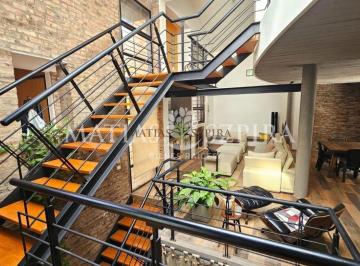 Casa · 250m² · 5 Ambientes · 3 Cocheras · Casa de Diseño 5 Ambientes Parque Leloir